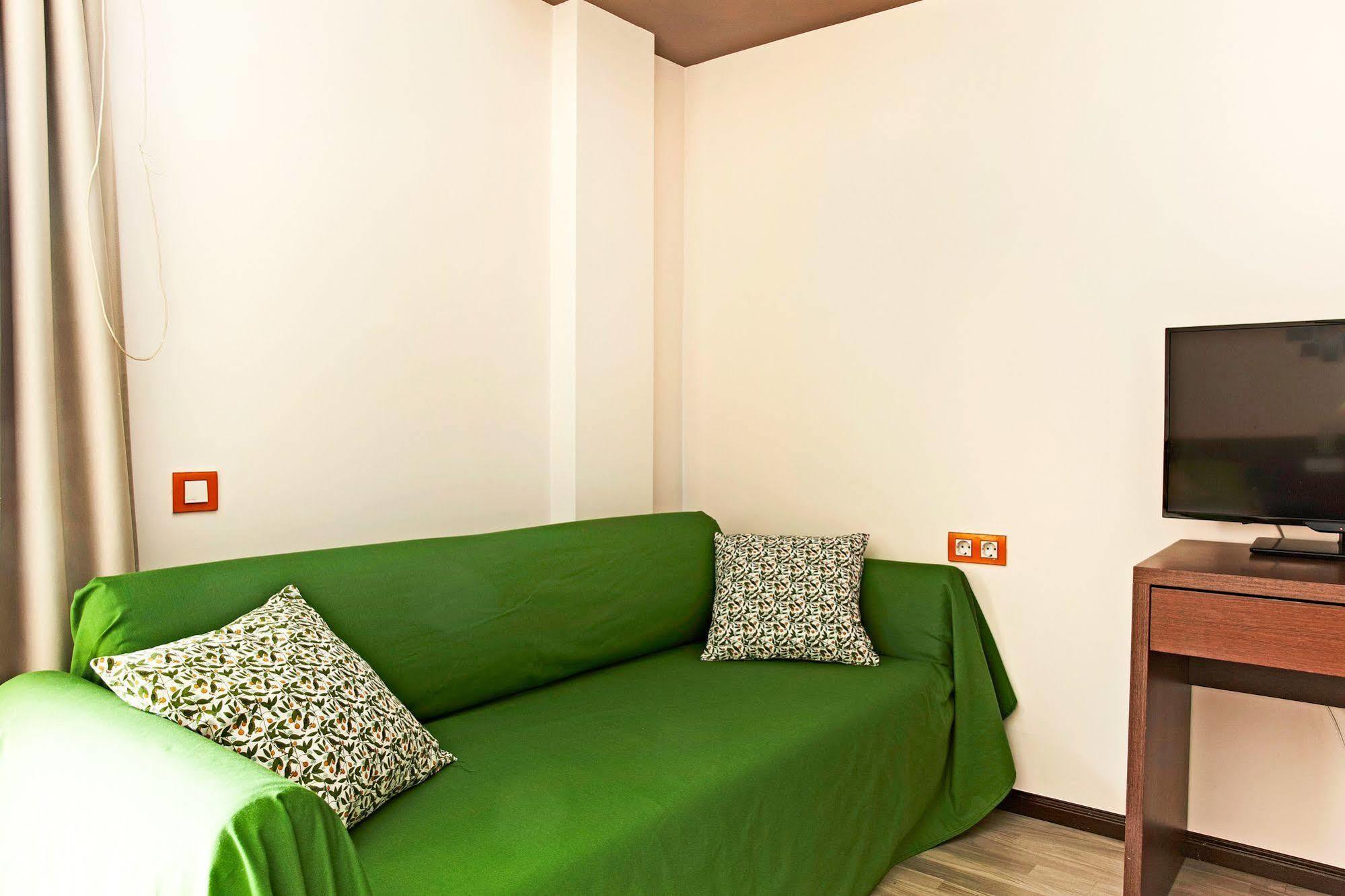 Ginosi Basics Centric Apartel Castelldefels Exterior photo